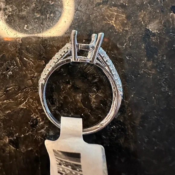 10k white gold diamond semimount Ring - Picture 2 of 4